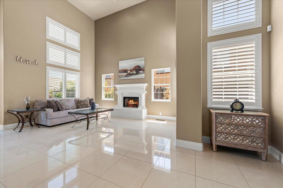 Detail Gallery Image 9 of 68 For 834 English Walnut Way, Morgan Hill,  CA 95037 - 5 Beds | 3/1 Baths