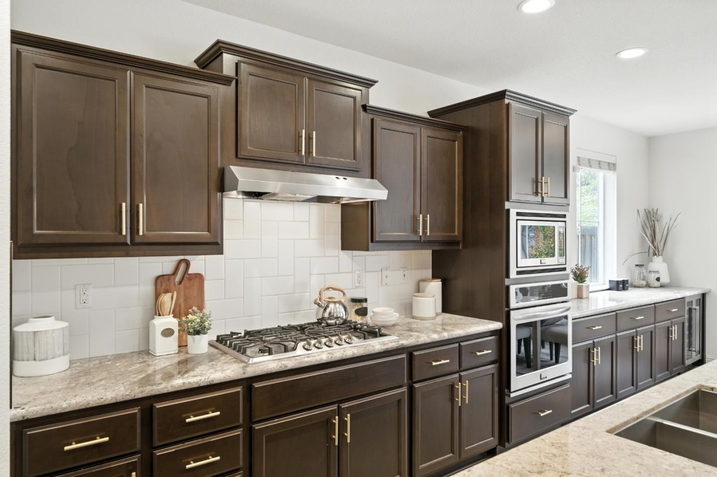 Detail Gallery Image 10 of 48 For 28780 Vista Grande Dr, Hayward,  CA 94544 - 5 Beds | 3 Baths