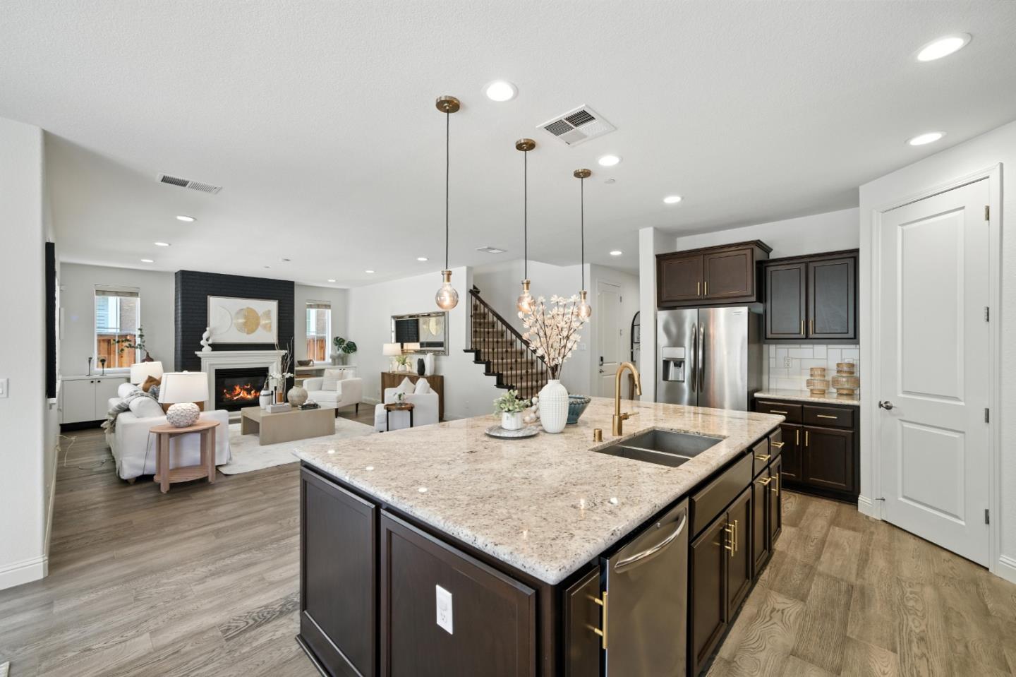 Detail Gallery Image 9 of 48 For 28780 Vista Grande Dr, Hayward,  CA 94544 - 5 Beds | 3 Baths