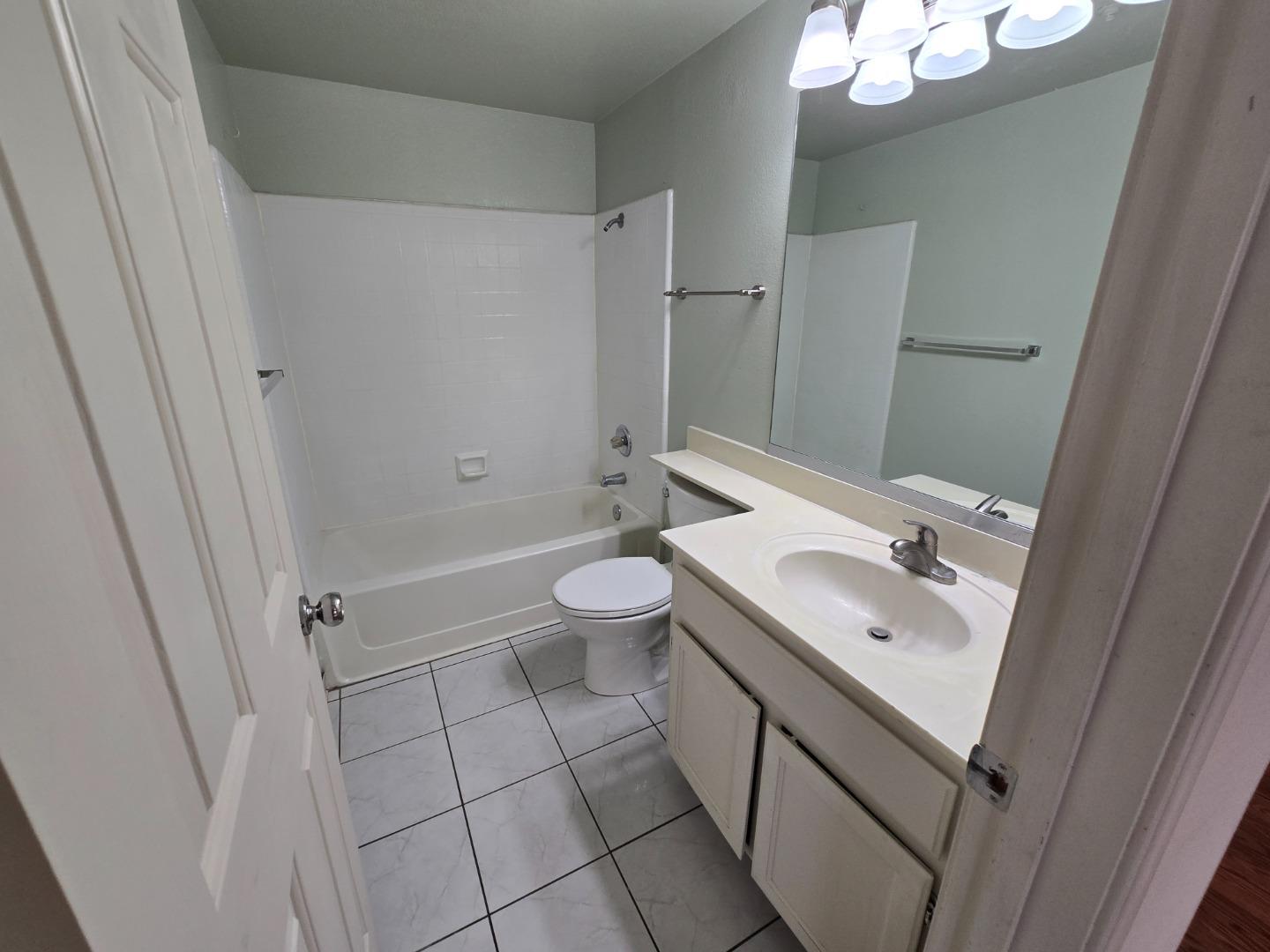 Detail Gallery Image 19 of 26 For 1204 Pickford Way, Salinas,  CA 93906 - 5 Beds | 3 Baths