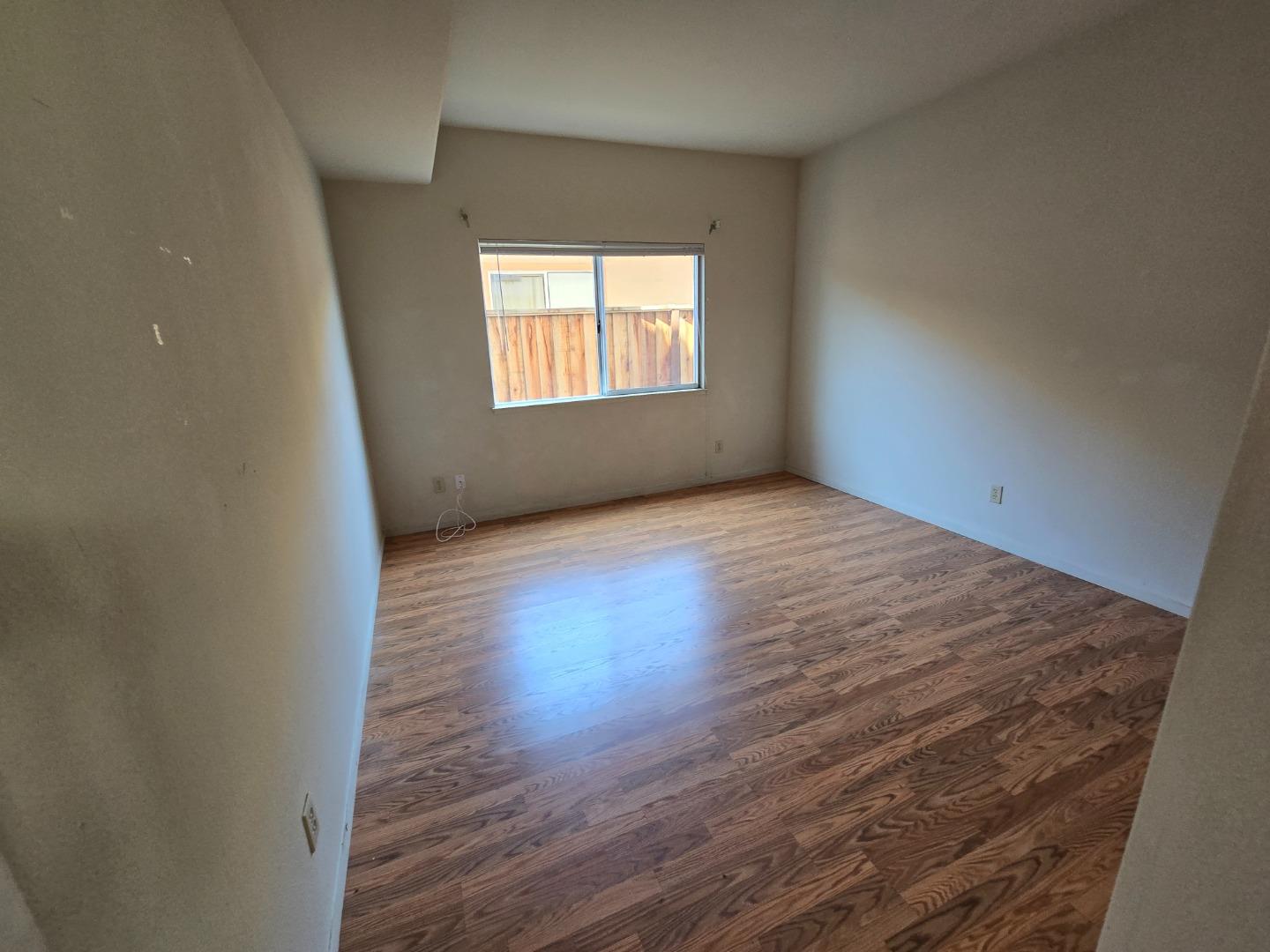 Detail Gallery Image 20 of 26 For 1204 Pickford Way, Salinas,  CA 93906 - 5 Beds | 3 Baths