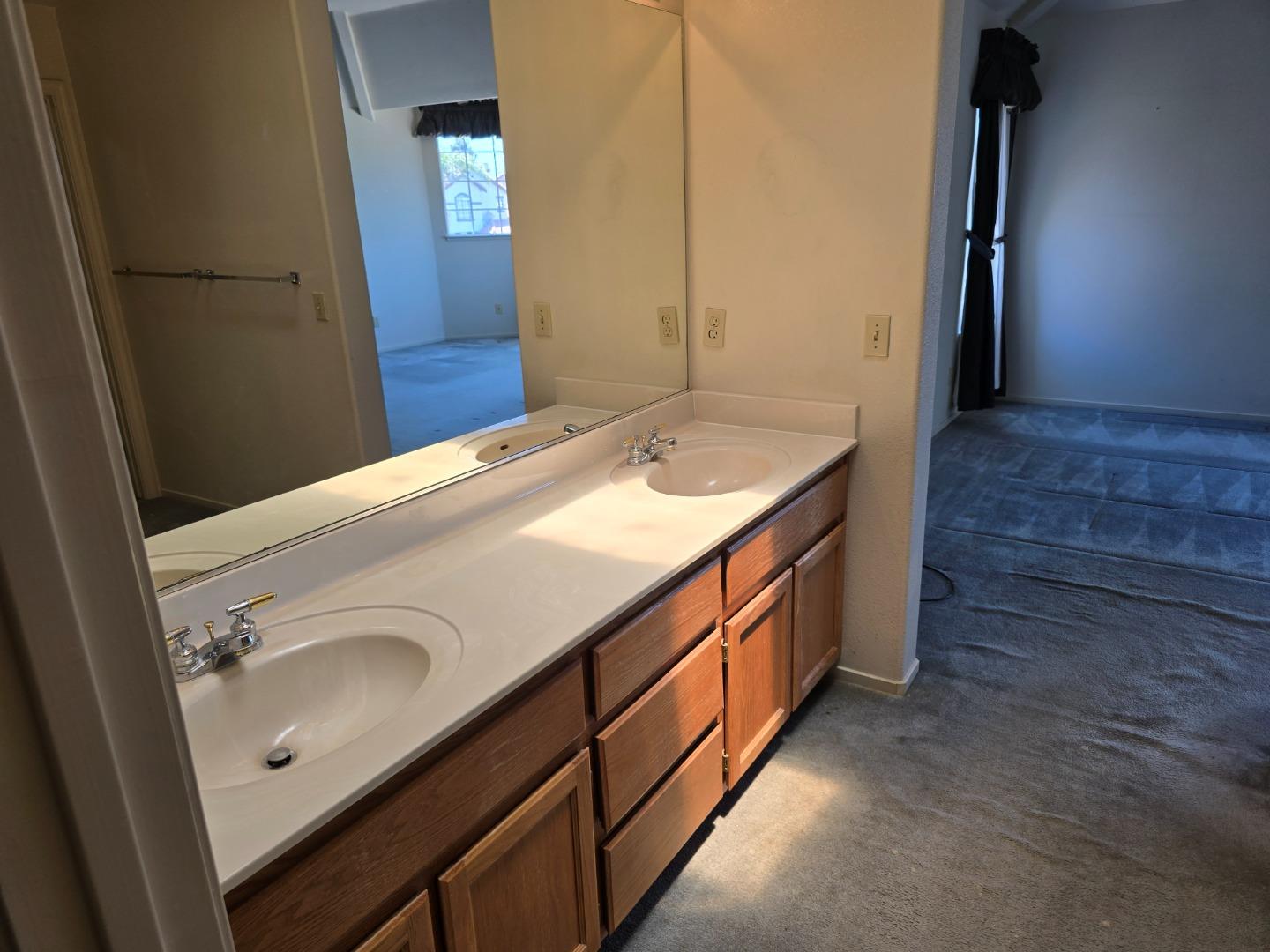 Detail Gallery Image 25 of 26 For 1204 Pickford Way, Salinas,  CA 93906 - 5 Beds | 3 Baths