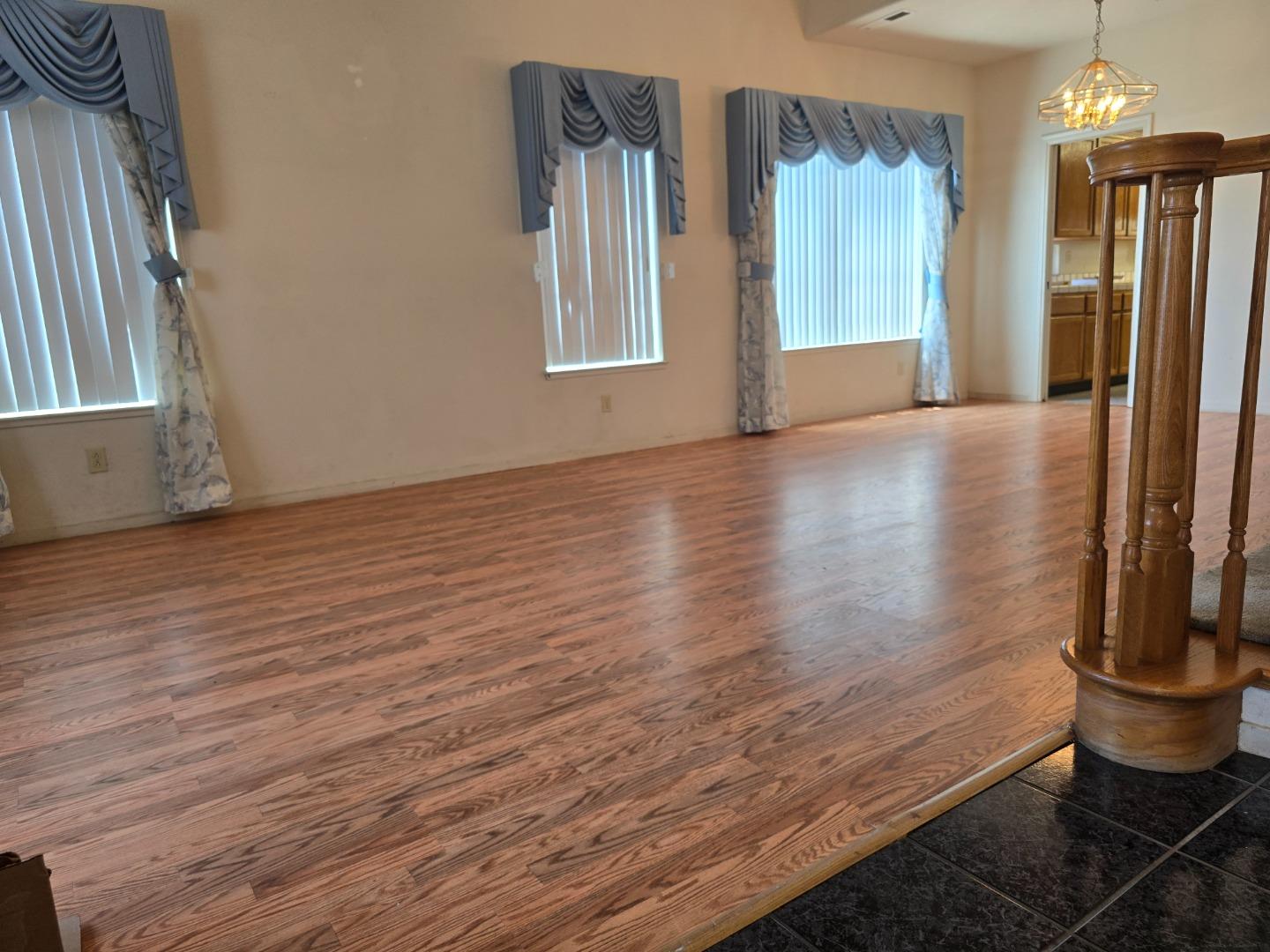 Detail Gallery Image 6 of 26 For 1204 Pickford Way, Salinas,  CA 93906 - 5 Beds | 3 Baths