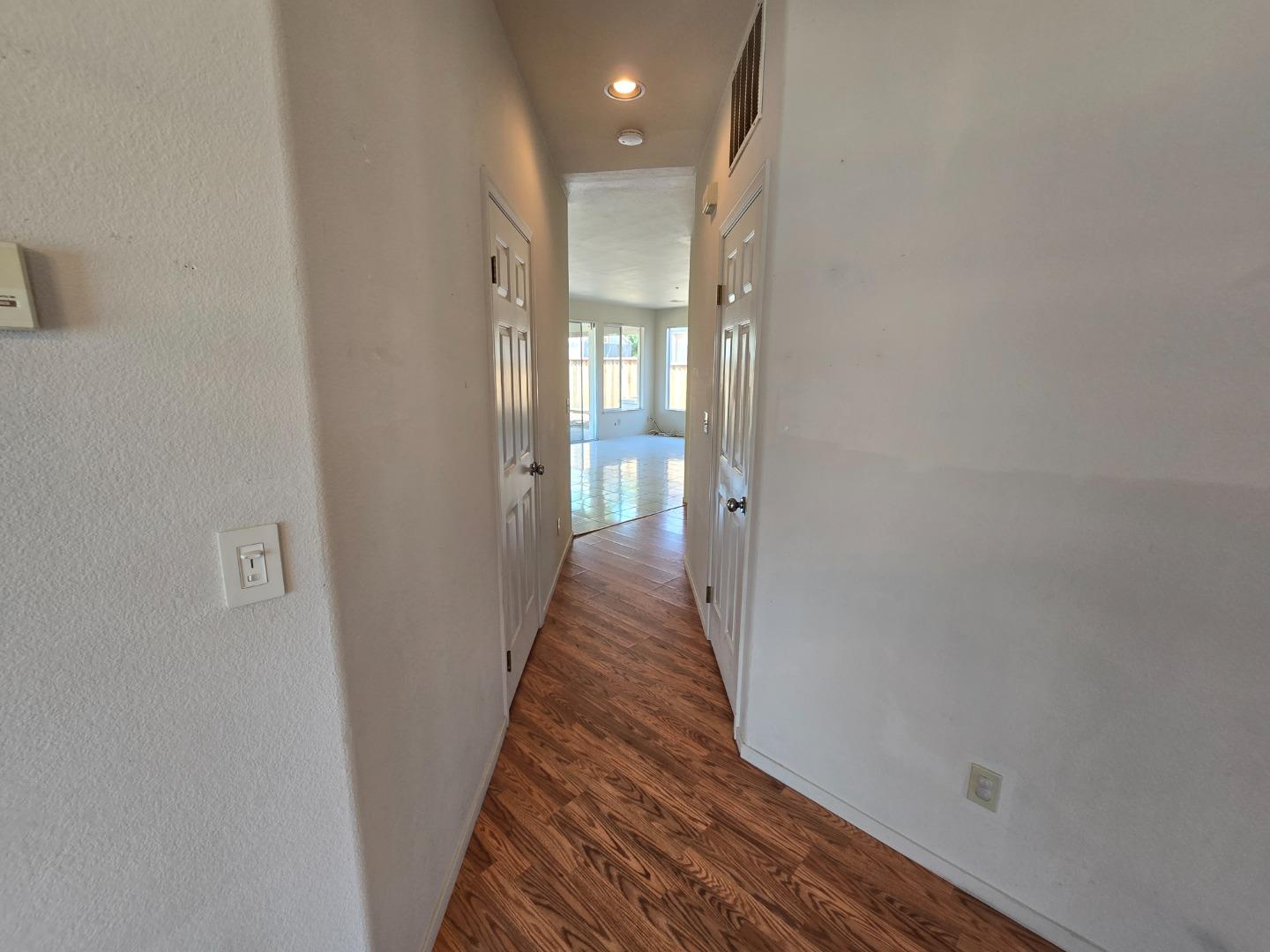 Detail Gallery Image 8 of 26 For 1204 Pickford Way, Salinas,  CA 93906 - 5 Beds | 3 Baths