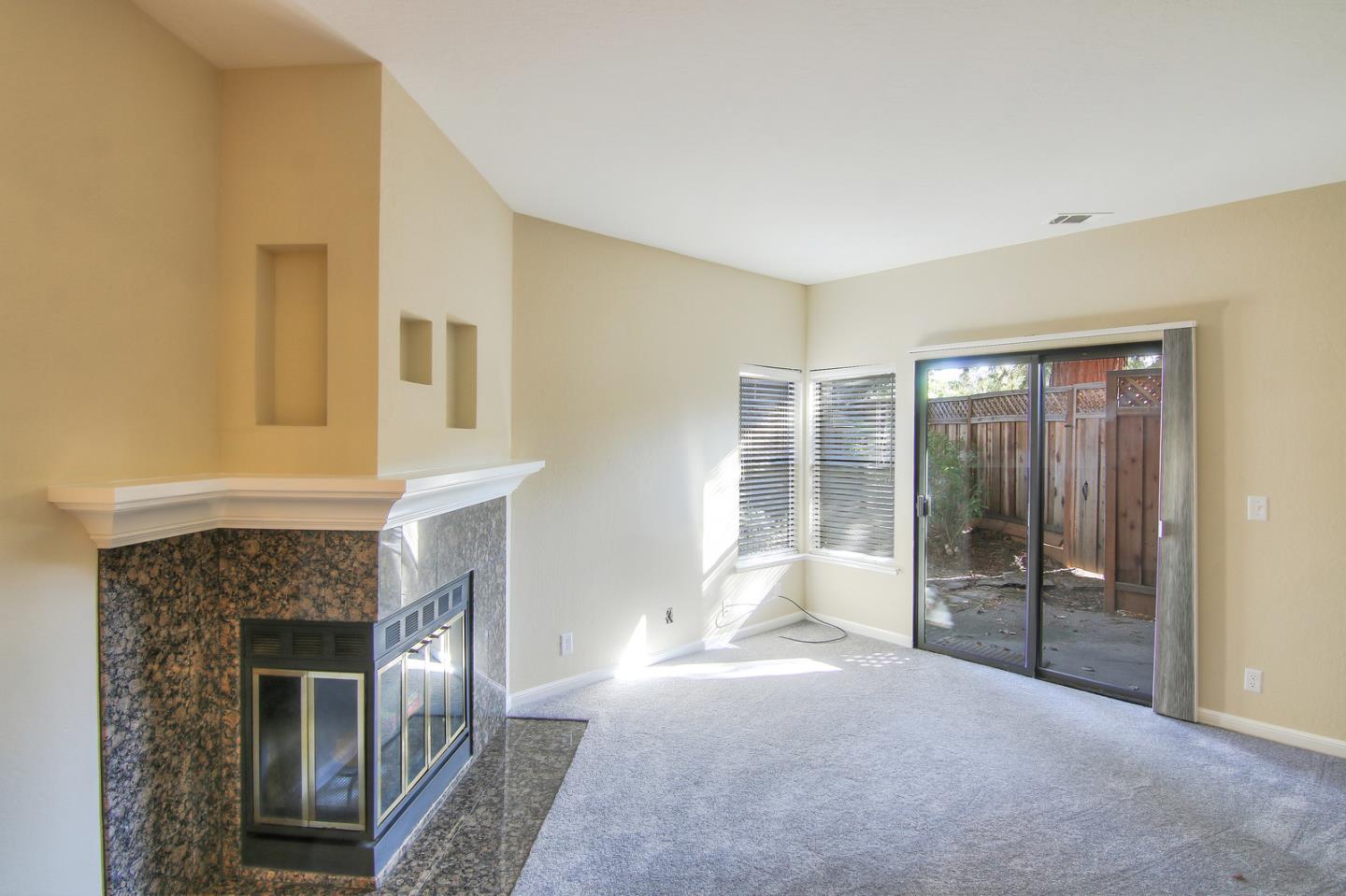 Detail Gallery Image 12 of 24 For 1157 Villa St #2,  Mountain View,  CA 94041 - 2 Beds | 2/1 Baths