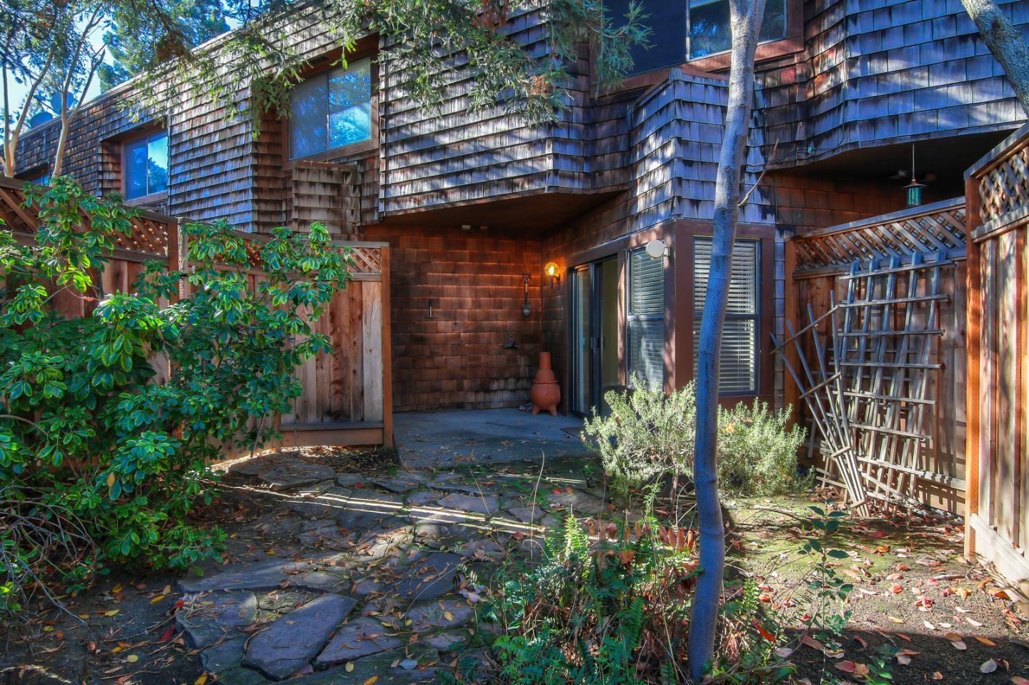 Detail Gallery Image 13 of 24 For 1157 Villa St #2,  Mountain View,  CA 94041 - 2 Beds | 2/1 Baths