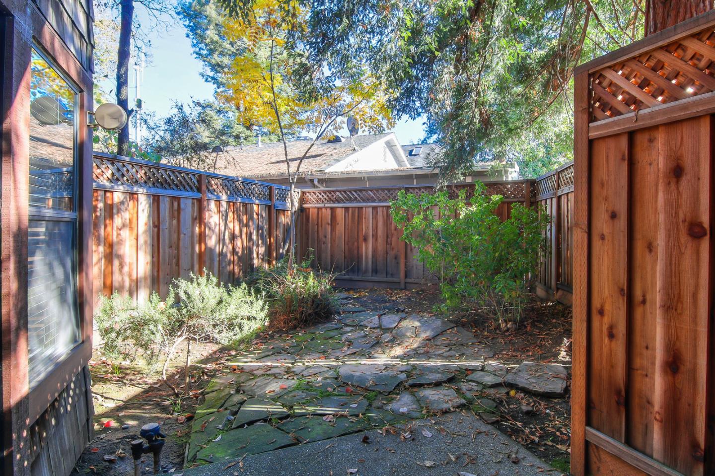 Detail Gallery Image 15 of 24 For 1157 Villa St #2,  Mountain View,  CA 94041 - 2 Beds | 2/1 Baths