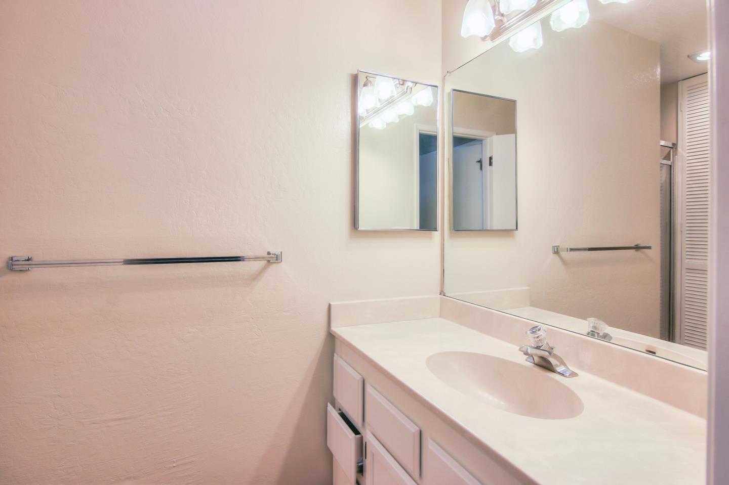 Detail Gallery Image 23 of 24 For 1157 Villa St #2,  Mountain View,  CA 94041 - 2 Beds | 2/1 Baths