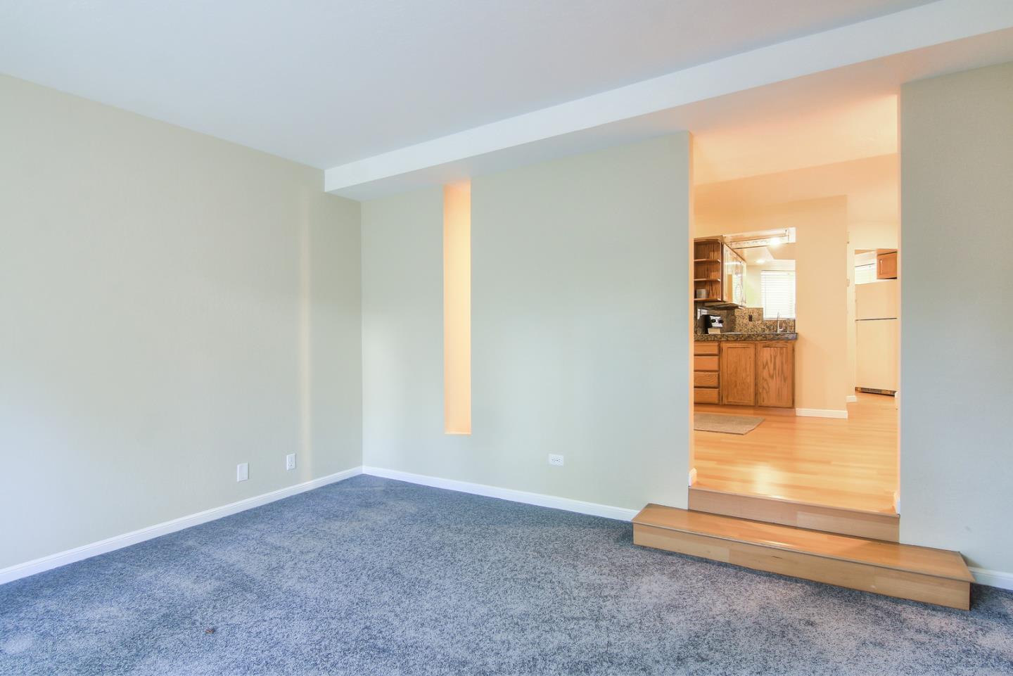 Detail Gallery Image 9 of 24 For 1157 Villa St #2,  Mountain View,  CA 94041 - 2 Beds | 2/1 Baths