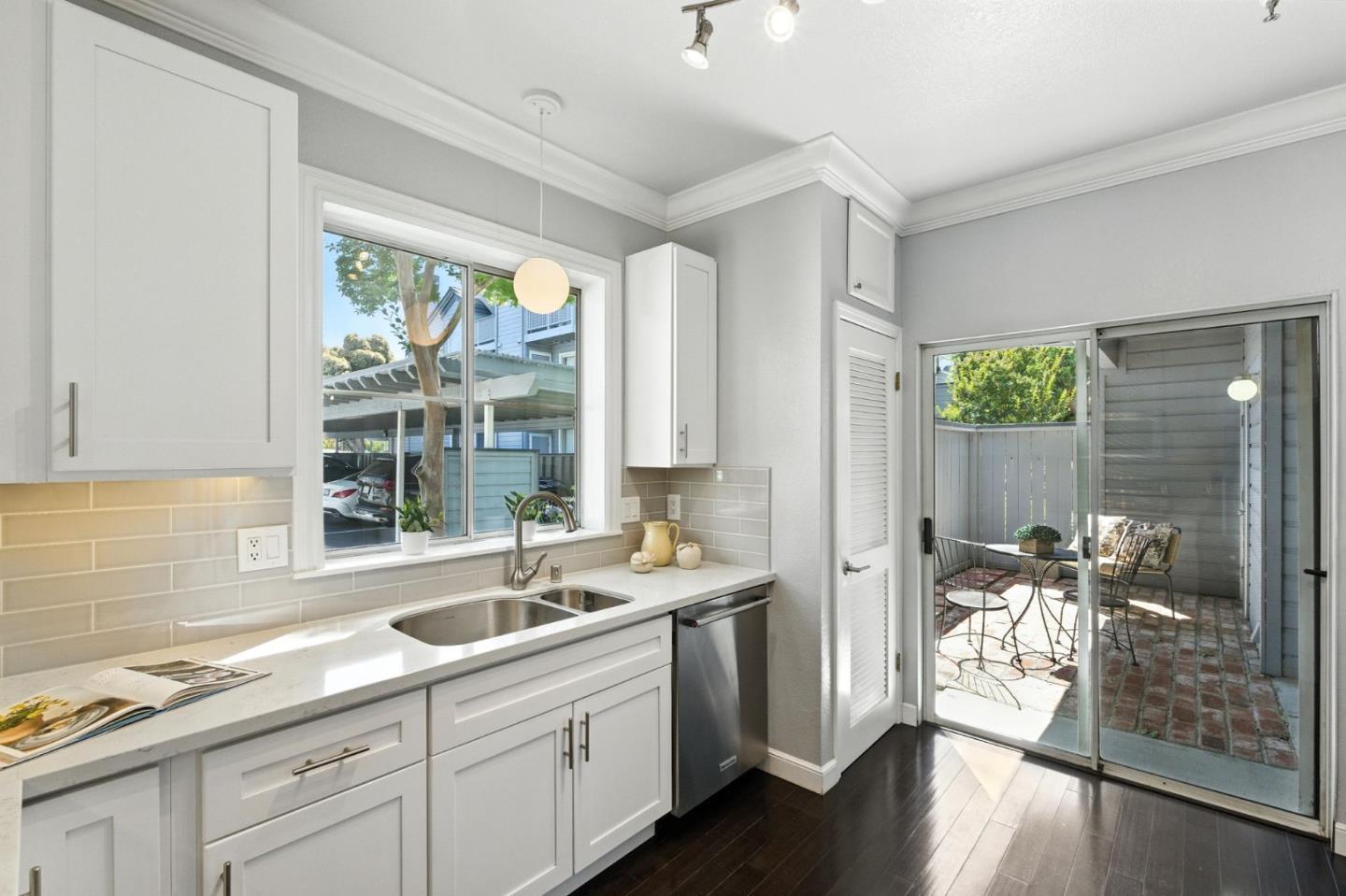 Detail Gallery Image 12 of 59 For 425 Cork Harbour Cir #G,  Redwood Shores,  CA 94065 - 2 Beds | 2 Baths
