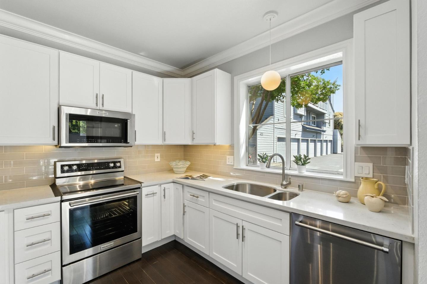 Detail Gallery Image 14 of 59 For 425 Cork Harbour Cir #G,  Redwood Shores,  CA 94065 - 2 Beds | 2 Baths