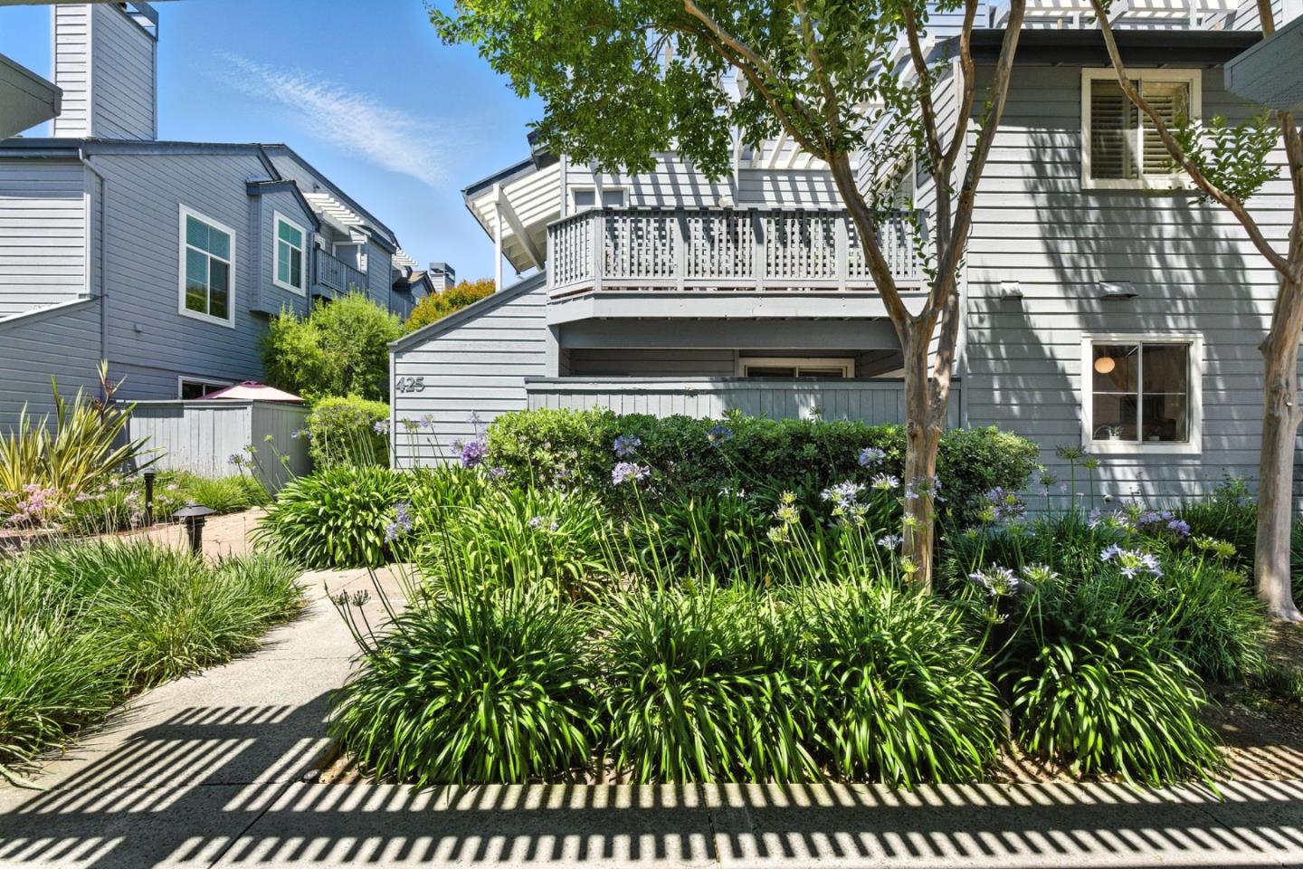 Detail Gallery Image 2 of 59 For 425 Cork Harbour Cir #G,  Redwood Shores,  CA 94065 - 2 Beds | 2 Baths