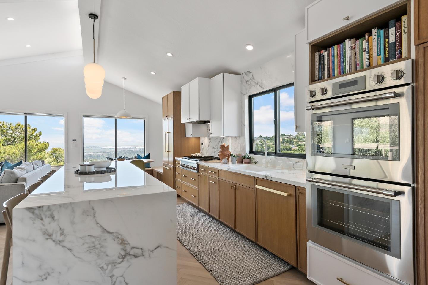 Detail Gallery Image 11 of 34 For 997 Crestview Dr, San Carlos,  CA 94070 - 4 Beds | 2/1 Baths