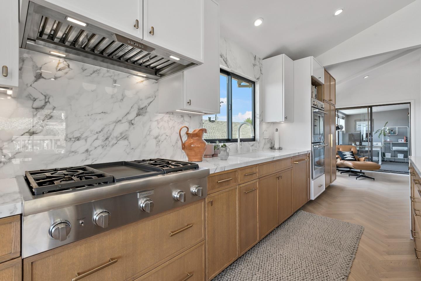 Detail Gallery Image 12 of 34 For 997 Crestview Dr, San Carlos,  CA 94070 - 4 Beds | 2/1 Baths