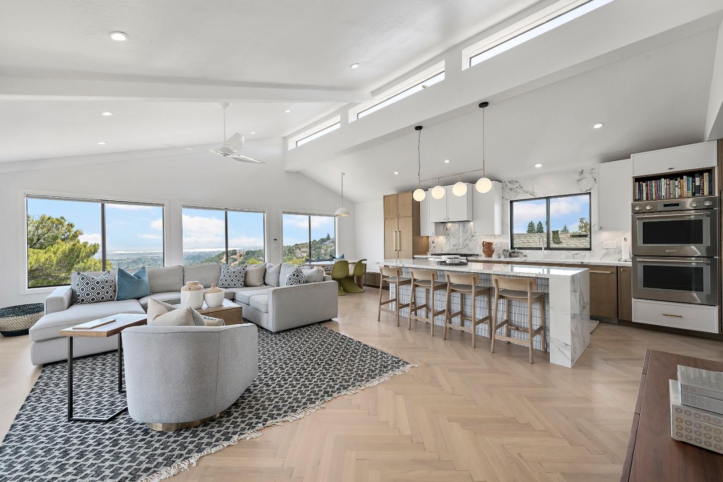 Detail Gallery Image 15 of 34 For 997 Crestview Dr, San Carlos,  CA 94070 - 4 Beds | 2/1 Baths