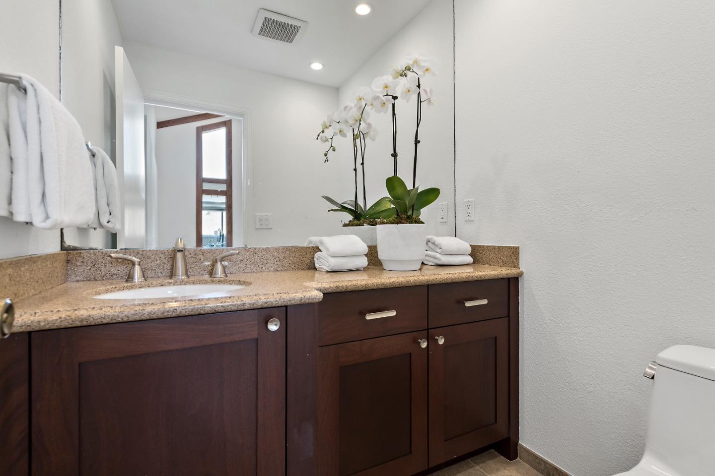Detail Gallery Image 16 of 34 For 997 Crestview Dr, San Carlos,  CA 94070 - 4 Beds | 2/1 Baths