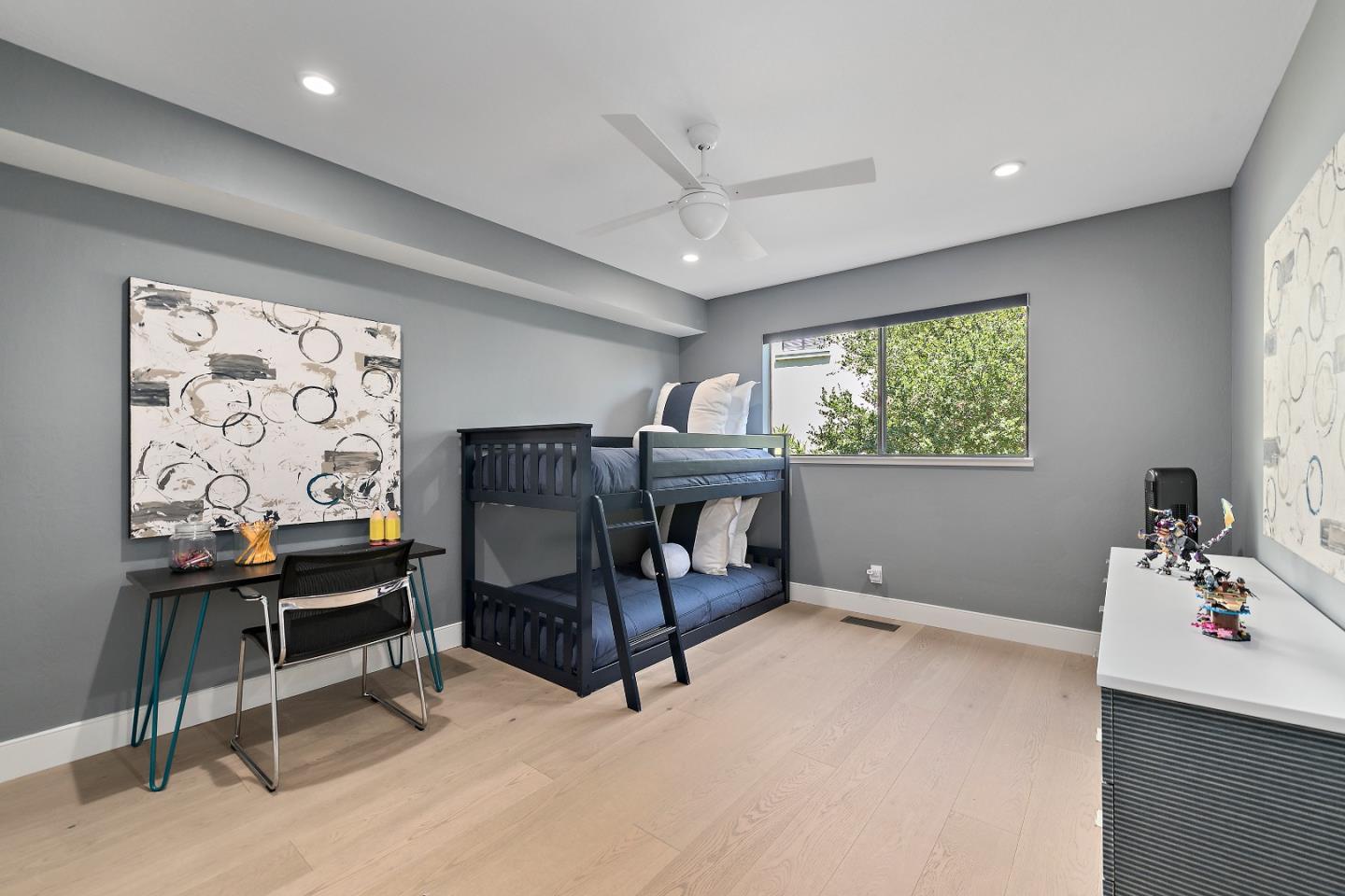 Detail Gallery Image 18 of 34 For 997 Crestview Dr, San Carlos,  CA 94070 - 4 Beds | 2/1 Baths