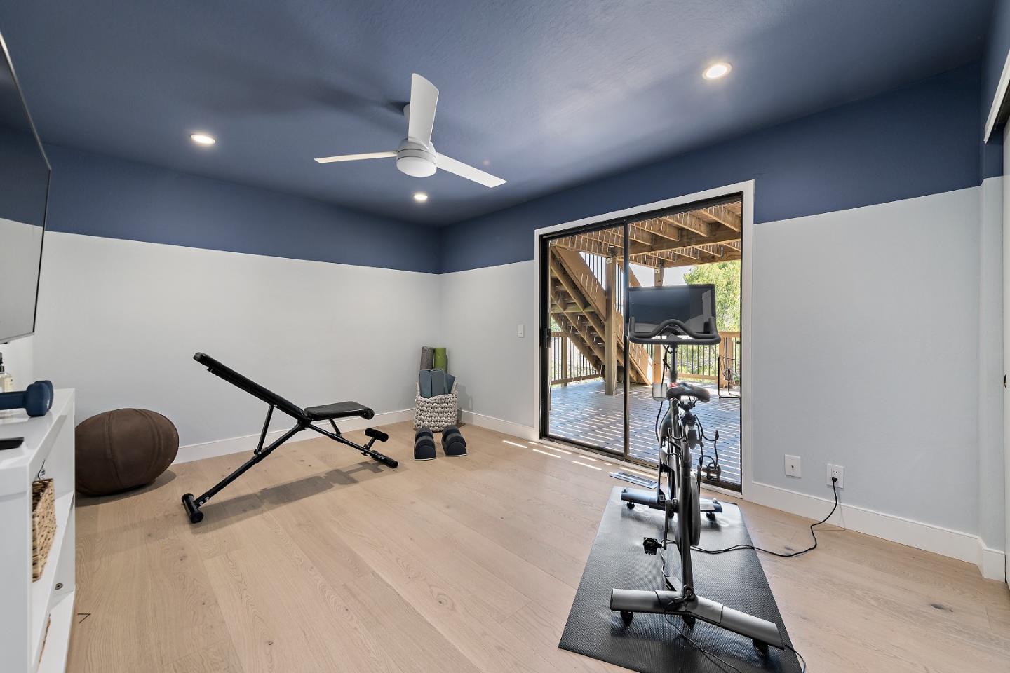Detail Gallery Image 19 of 34 For 997 Crestview Dr, San Carlos,  CA 94070 - 4 Beds | 2/1 Baths