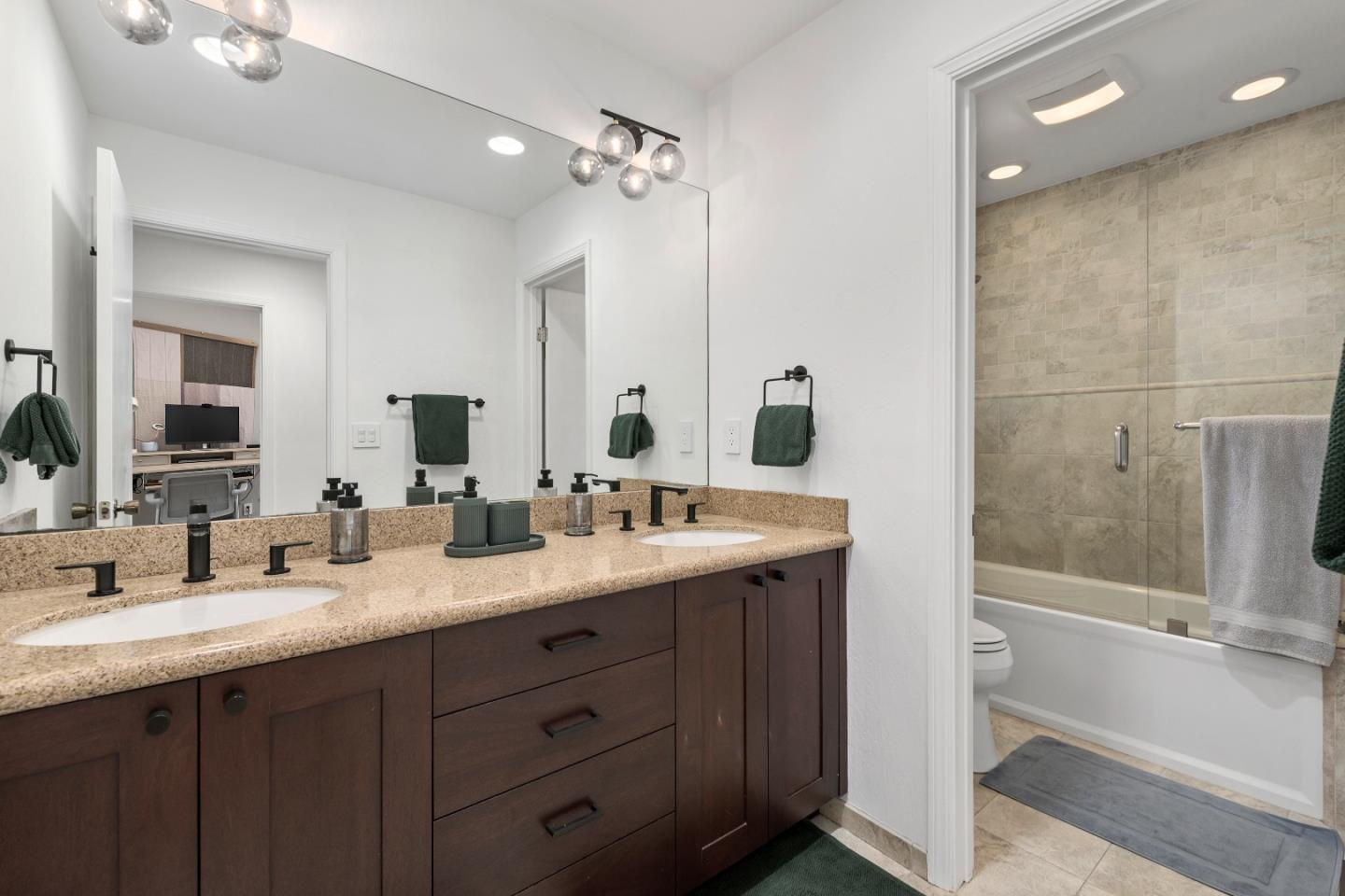 Detail Gallery Image 21 of 34 For 997 Crestview Dr, San Carlos,  CA 94070 - 4 Beds | 2/1 Baths