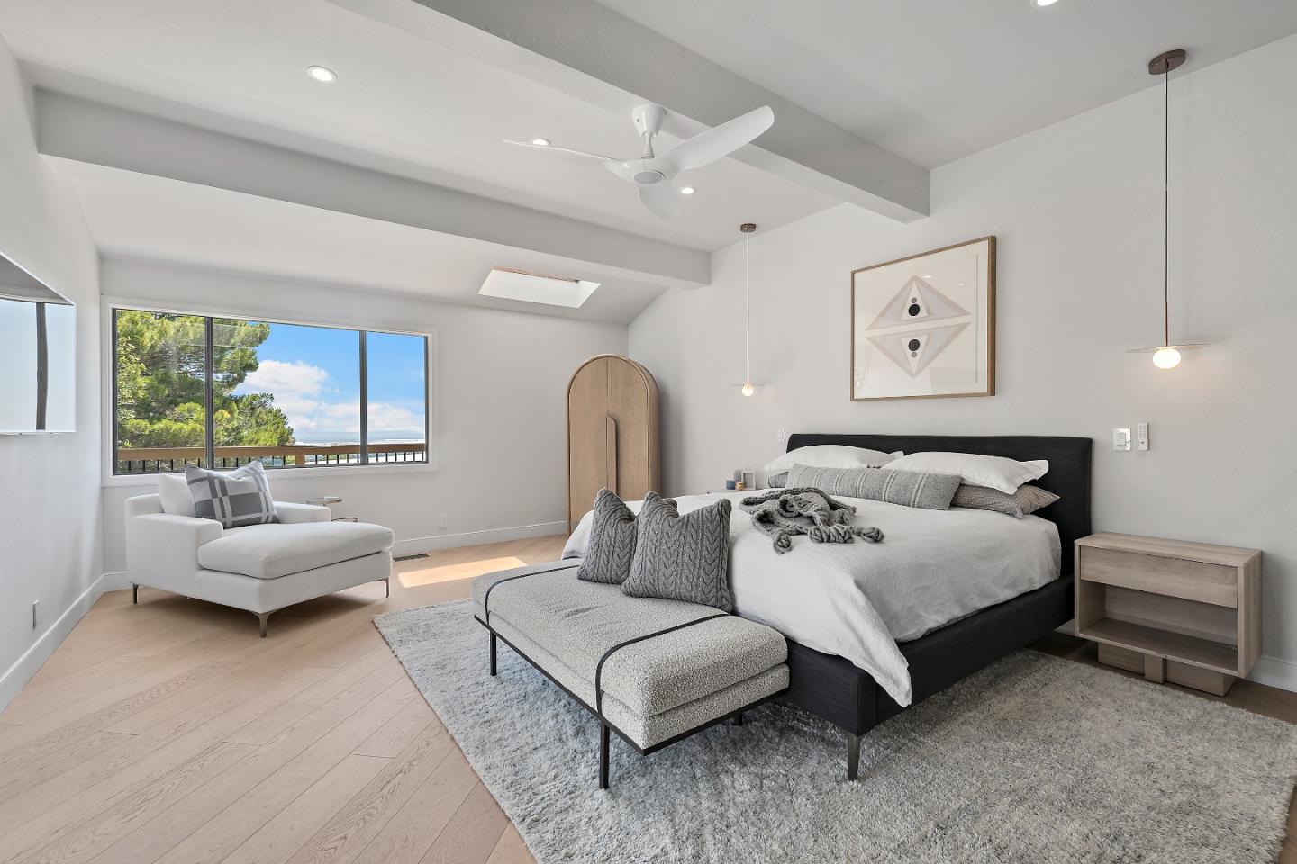 Detail Gallery Image 24 of 34 For 997 Crestview Dr, San Carlos,  CA 94070 - 4 Beds | 2/1 Baths