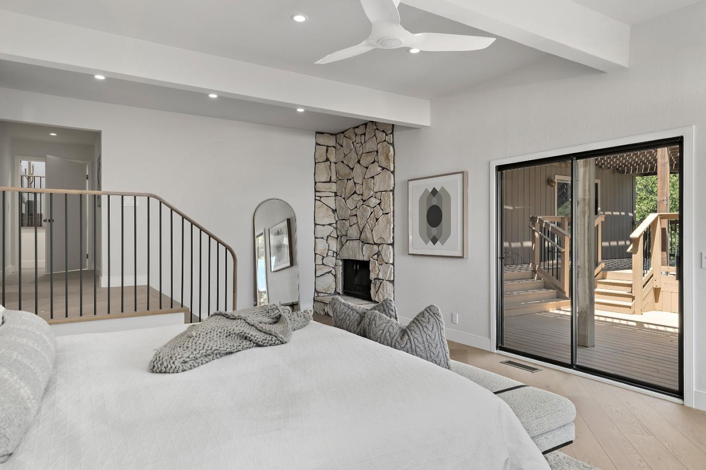 Detail Gallery Image 26 of 34 For 997 Crestview Dr, San Carlos,  CA 94070 - 4 Beds | 2/1 Baths