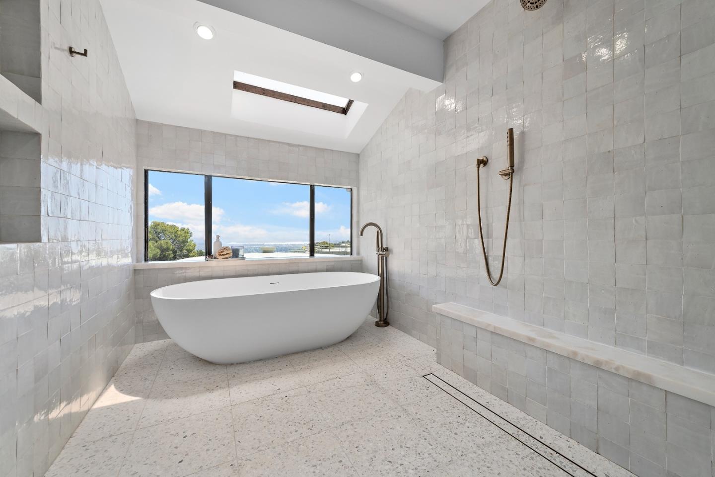 Detail Gallery Image 28 of 34 For 997 Crestview Dr, San Carlos,  CA 94070 - 4 Beds | 2/1 Baths