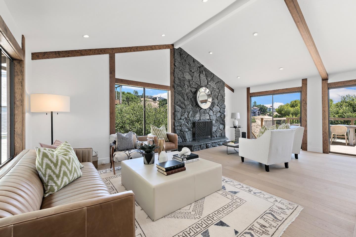 Detail Gallery Image 4 of 34 For 997 Crestview Dr, San Carlos,  CA 94070 - 4 Beds | 2/1 Baths