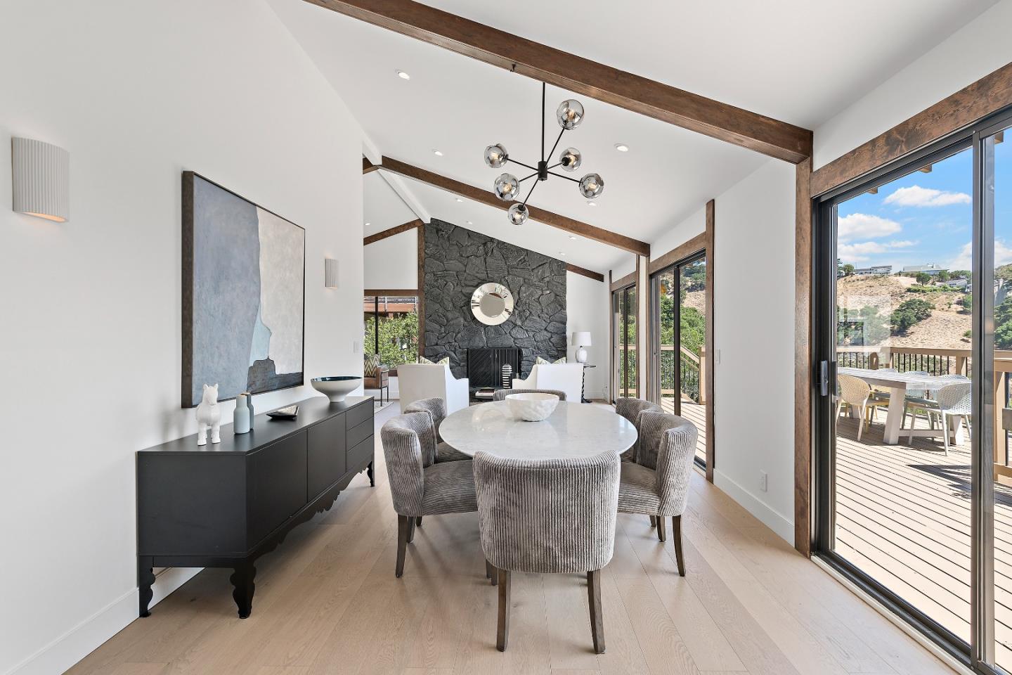 Detail Gallery Image 7 of 34 For 997 Crestview Dr, San Carlos,  CA 94070 - 4 Beds | 2/1 Baths