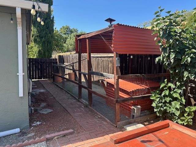 Detail Gallery Image 3 of 14 For 731 Gleneagle Ave, Hayward,  CA 94544 - 3 Beds | 2/1 Baths