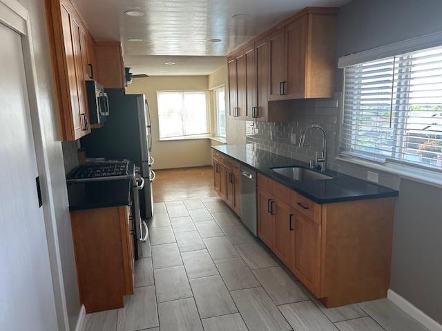 Detail Gallery Image 5 of 14 For 731 Gleneagle Ave, Hayward,  CA 94544 - 3 Beds | 2/1 Baths