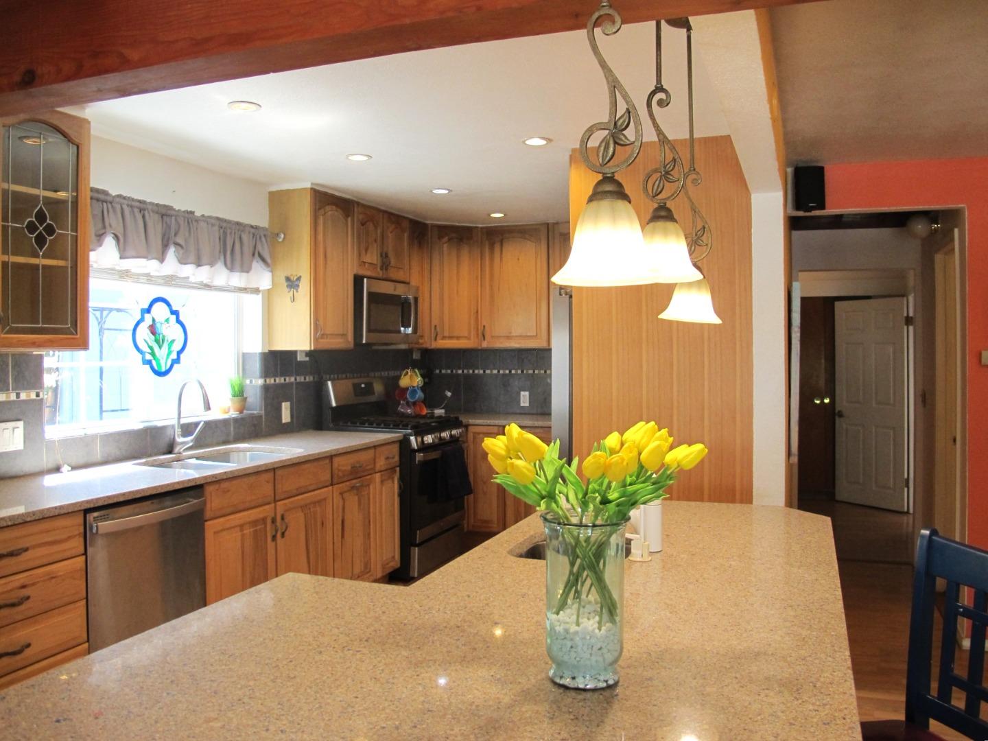 Detail Gallery Image 3 of 26 For 235 Apple Knoll Dr, Boulder Creek,  CA 95006 - 2 Beds | 2 Baths