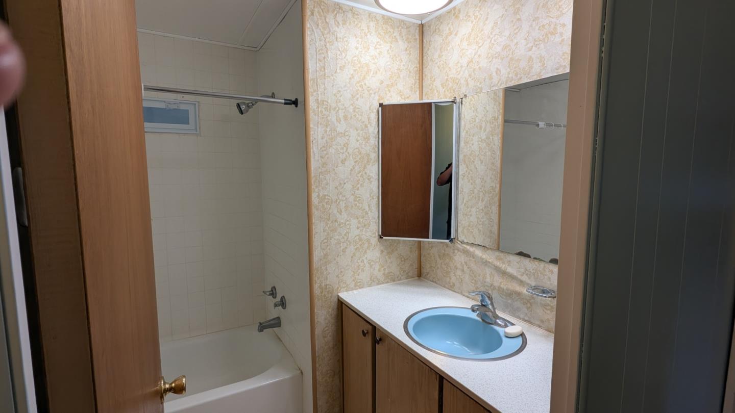 Detail Gallery Image 14 of 20 For 1148 via Del Sol Rd, Salinas,  CA 93907 - 3 Beds | 2 Baths