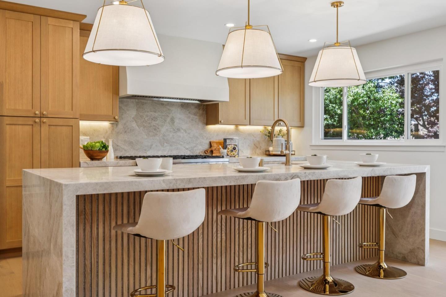Detail Gallery Image 12 of 37 For 3706 Laurel Way, Redwood City,  CA 94062 - 3 Beds | 2/1 Baths