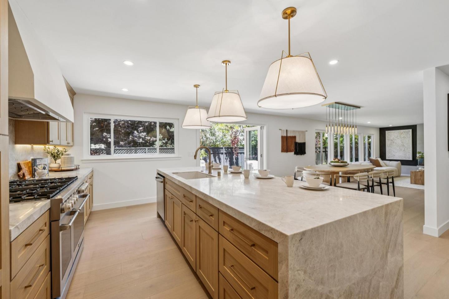 Detail Gallery Image 14 of 37 For 3706 Laurel Way, Redwood City,  CA 94062 - 3 Beds | 2/1 Baths