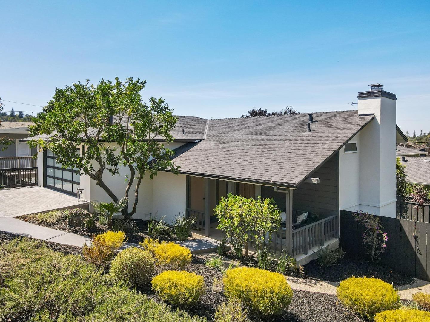 Detail Gallery Image 2 of 37 For 3706 Laurel Way, Redwood City,  CA 94062 - 3 Beds | 2/1 Baths