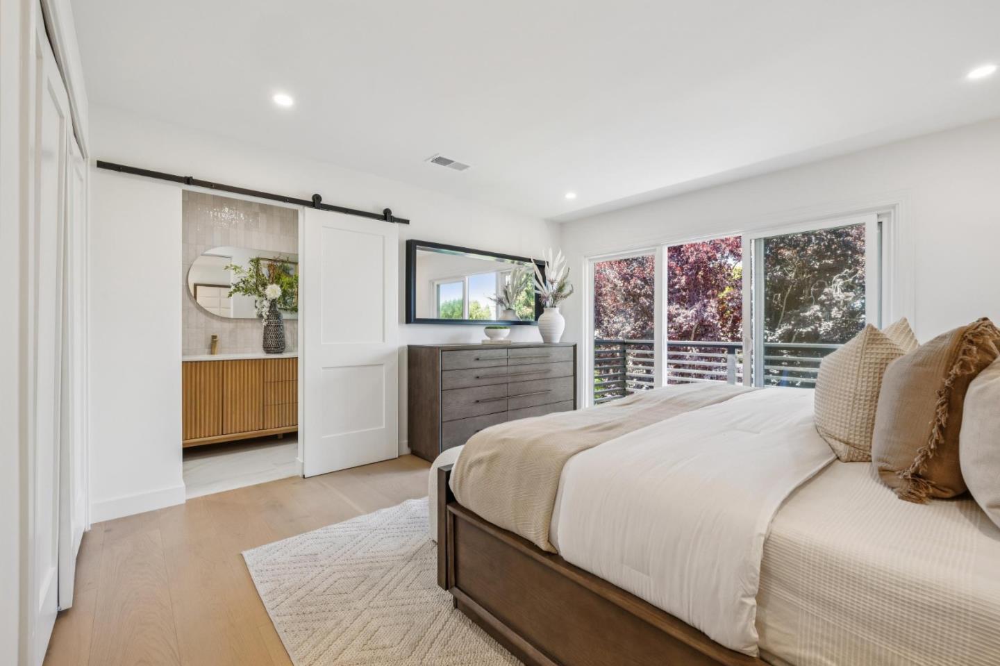 Detail Gallery Image 20 of 37 For 3706 Laurel Way, Redwood City,  CA 94062 - 3 Beds | 2/1 Baths