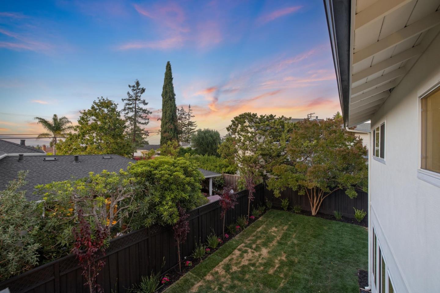 Detail Gallery Image 34 of 37 For 3706 Laurel Way, Redwood City,  CA 94062 - 3 Beds | 2/1 Baths