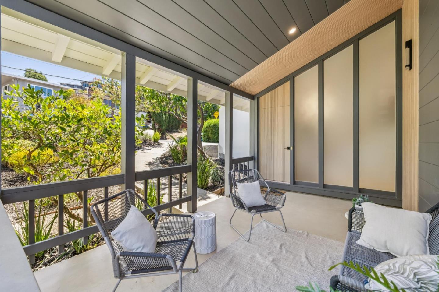 Detail Gallery Image 4 of 37 For 3706 Laurel Way, Redwood City,  CA 94062 - 3 Beds | 2/1 Baths