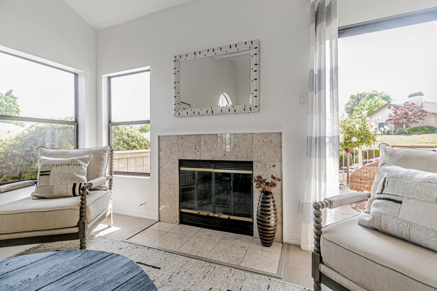Detail Gallery Image 11 of 63 For 3230 Lake Albano Cir, San Jose,  CA 95135 - 2 Beds | 2/1 Baths