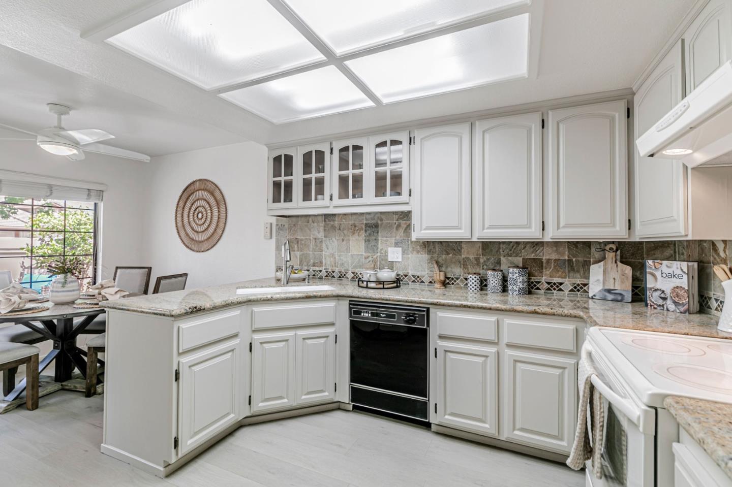 Detail Gallery Image 13 of 63 For 3230 Lake Albano Cir, San Jose,  CA 95135 - 2 Beds | 2/1 Baths