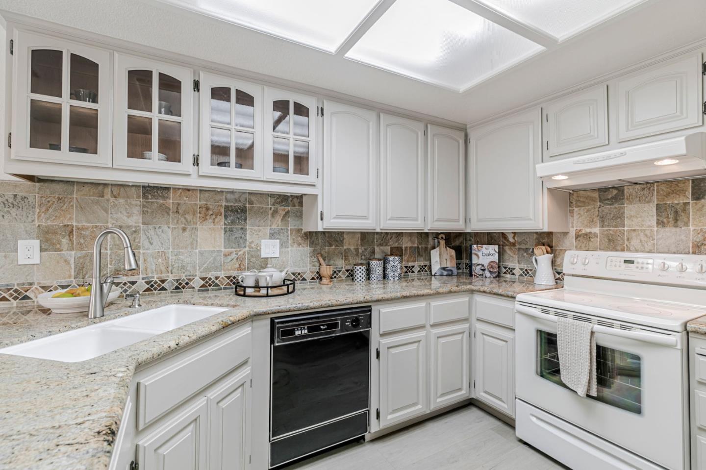 Detail Gallery Image 15 of 63 For 3230 Lake Albano Cir, San Jose,  CA 95135 - 2 Beds | 2/1 Baths