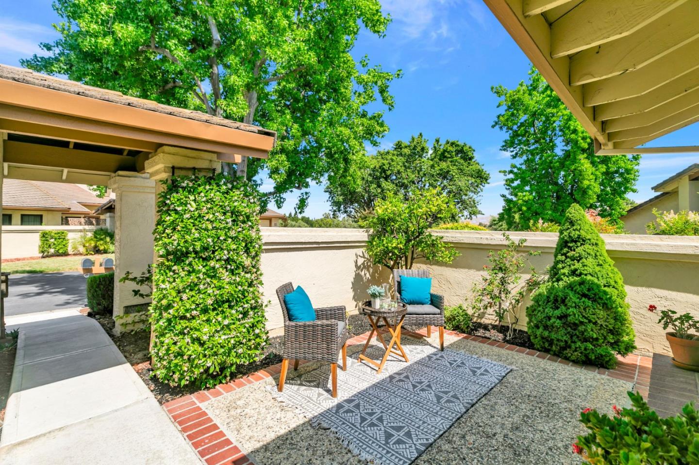 Detail Gallery Image 2 of 63 For 3230 Lake Albano Cir, San Jose,  CA 95135 - 2 Beds | 2/1 Baths