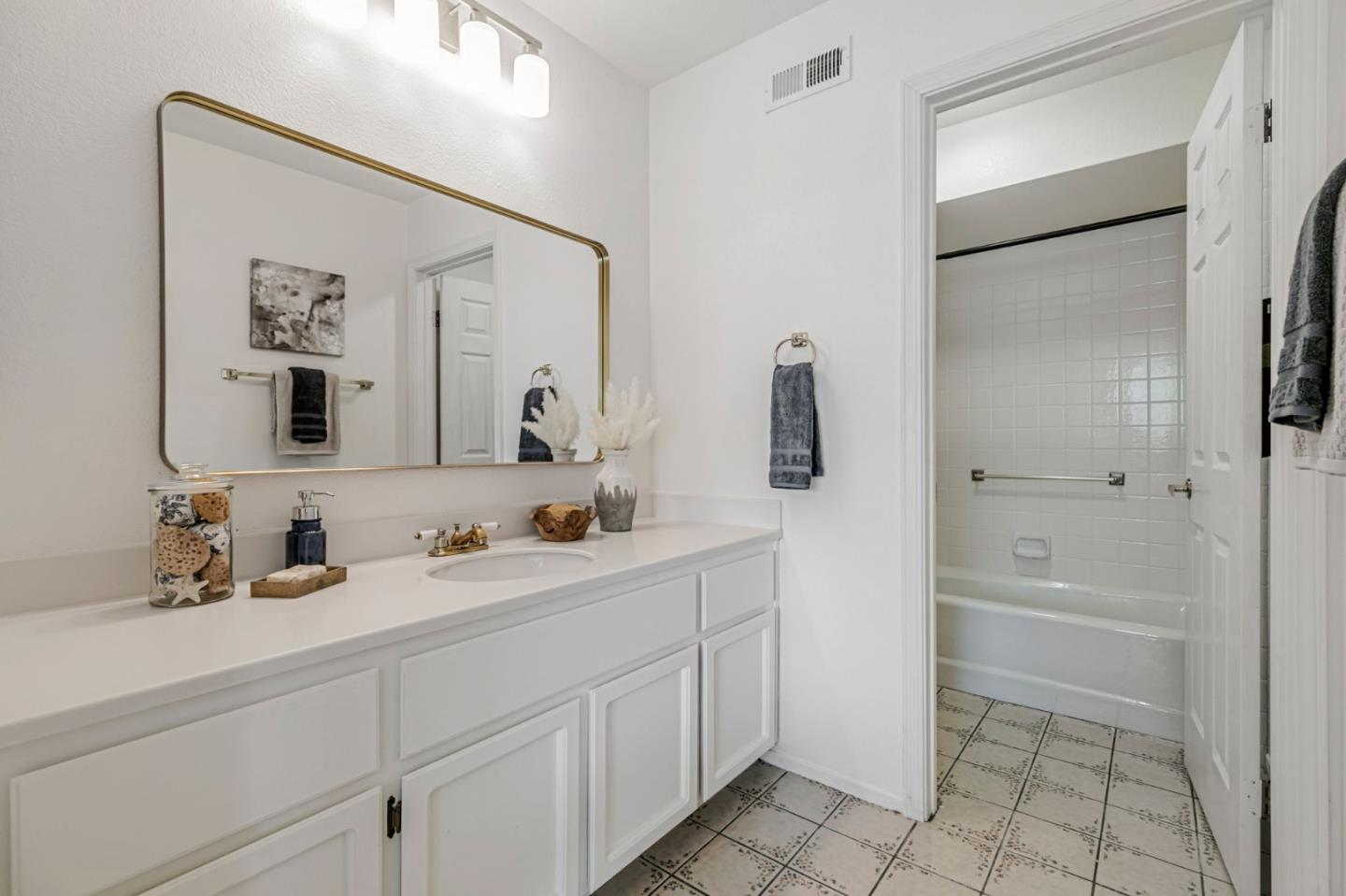 Detail Gallery Image 34 of 63 For 3230 Lake Albano Cir, San Jose,  CA 95135 - 2 Beds | 2/1 Baths