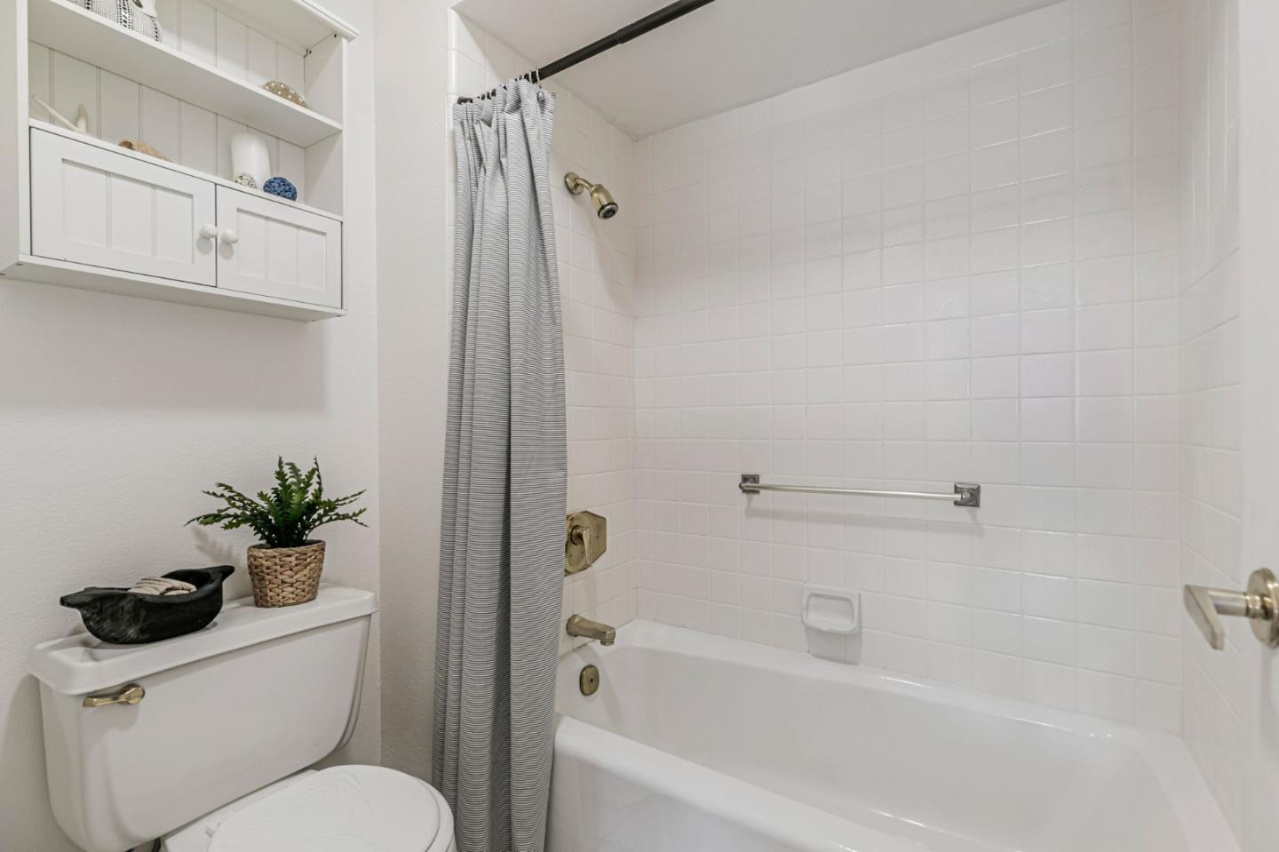 Detail Gallery Image 35 of 63 For 3230 Lake Albano Cir, San Jose,  CA 95135 - 2 Beds | 2/1 Baths