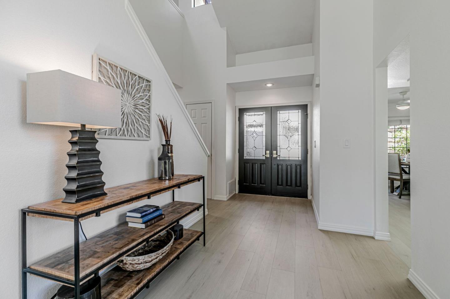 Detail Gallery Image 6 of 63 For 3230 Lake Albano Cir, San Jose,  CA 95135 - 2 Beds | 2/1 Baths