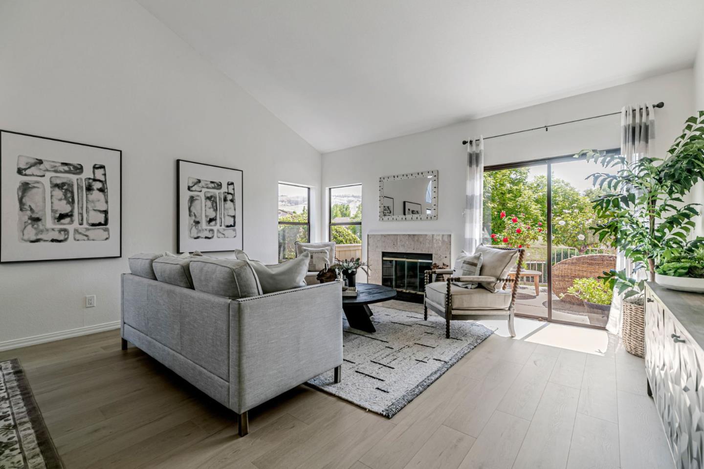 Detail Gallery Image 9 of 63 For 3230 Lake Albano Cir, San Jose,  CA 95135 - 2 Beds | 2/1 Baths