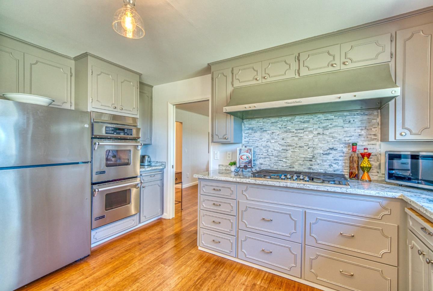 Detail Gallery Image 10 of 44 For 69 Hollins Dr, Santa Cruz,  CA 95060 - 4 Beds | 2 Baths
