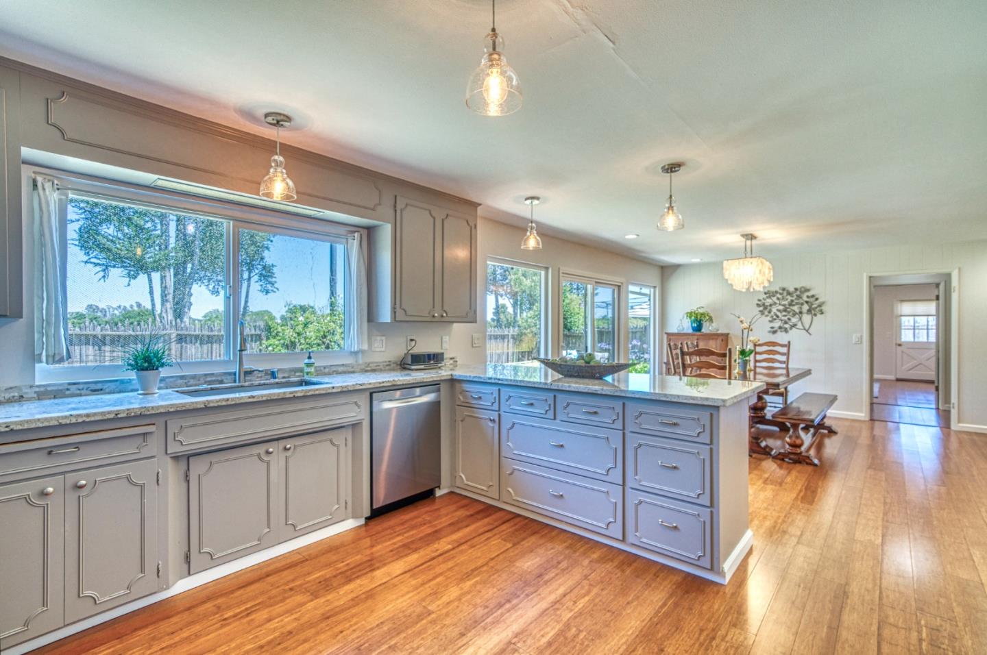 Detail Gallery Image 12 of 44 For 69 Hollins Dr, Santa Cruz,  CA 95060 - 4 Beds | 2 Baths