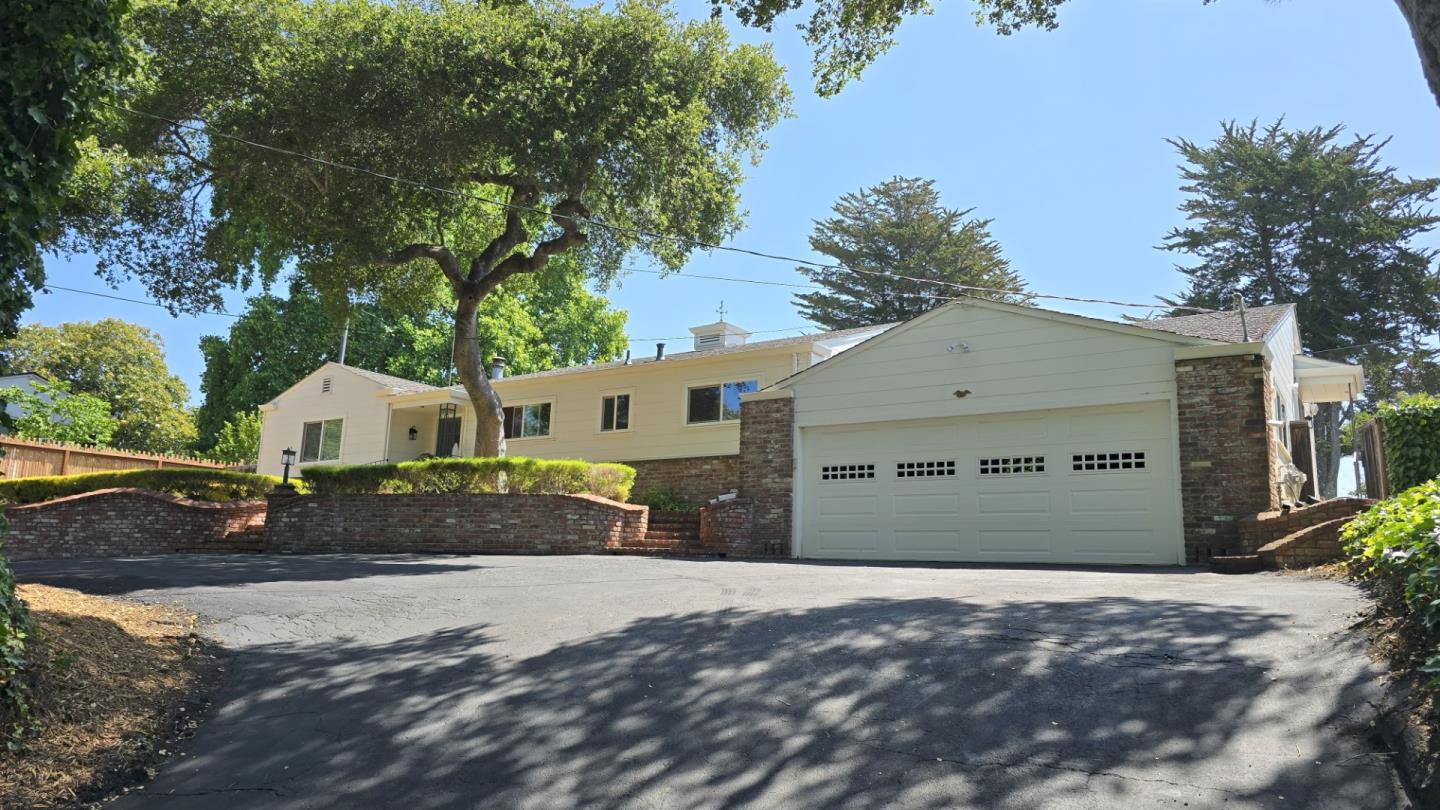 Detail Gallery Image 4 of 44 For 69 Hollins Dr, Santa Cruz,  CA 95060 - 4 Beds | 2 Baths
