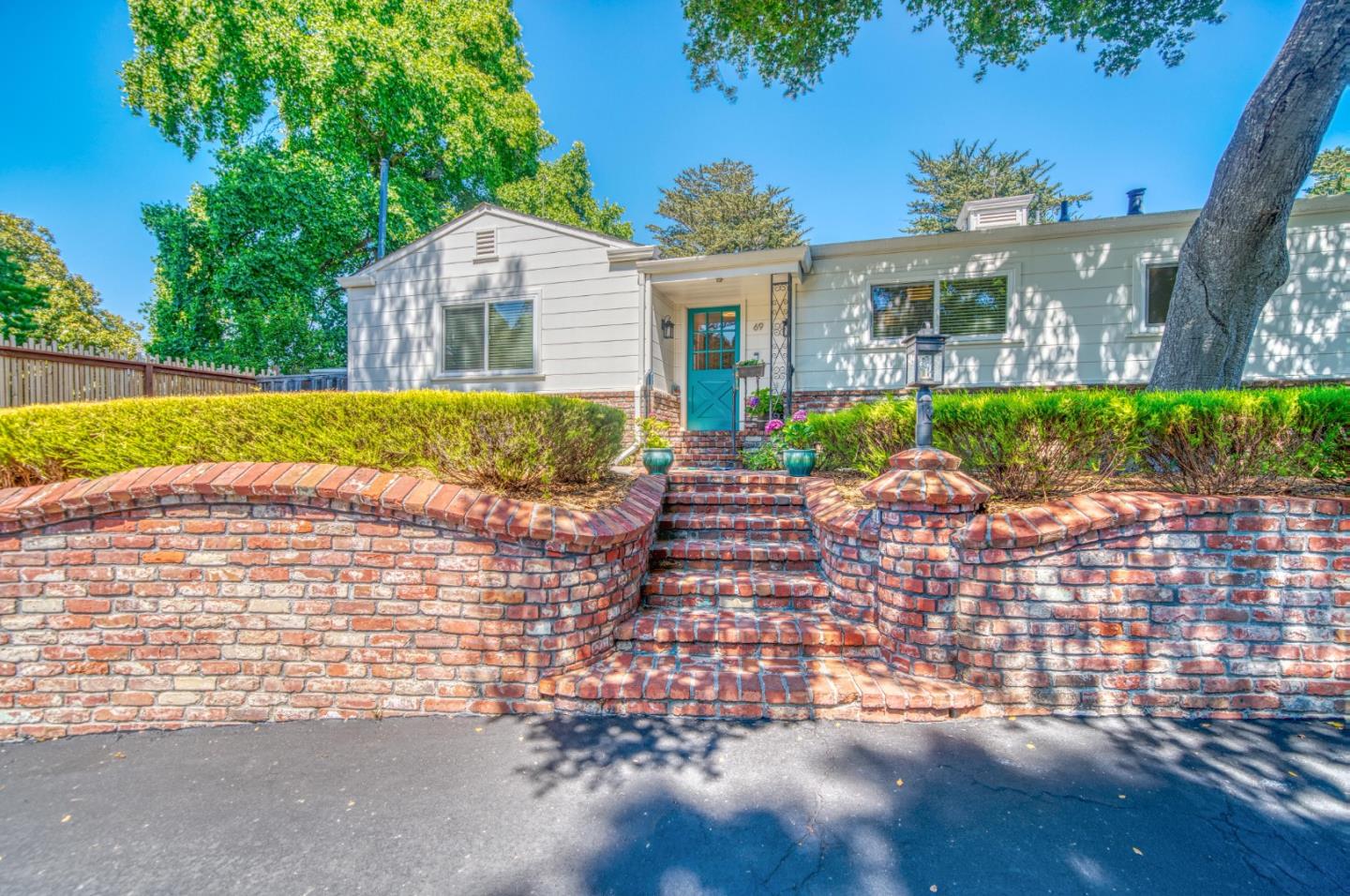 Detail Gallery Image 5 of 44 For 69 Hollins Dr, Santa Cruz,  CA 95060 - 4 Beds | 2 Baths